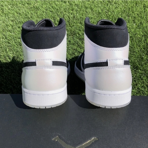 Air Jordan 1 Mid SE White Black Diamond Men's Basketball Shoes Size 10 - Picture 3 of 5